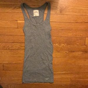 grey tank top